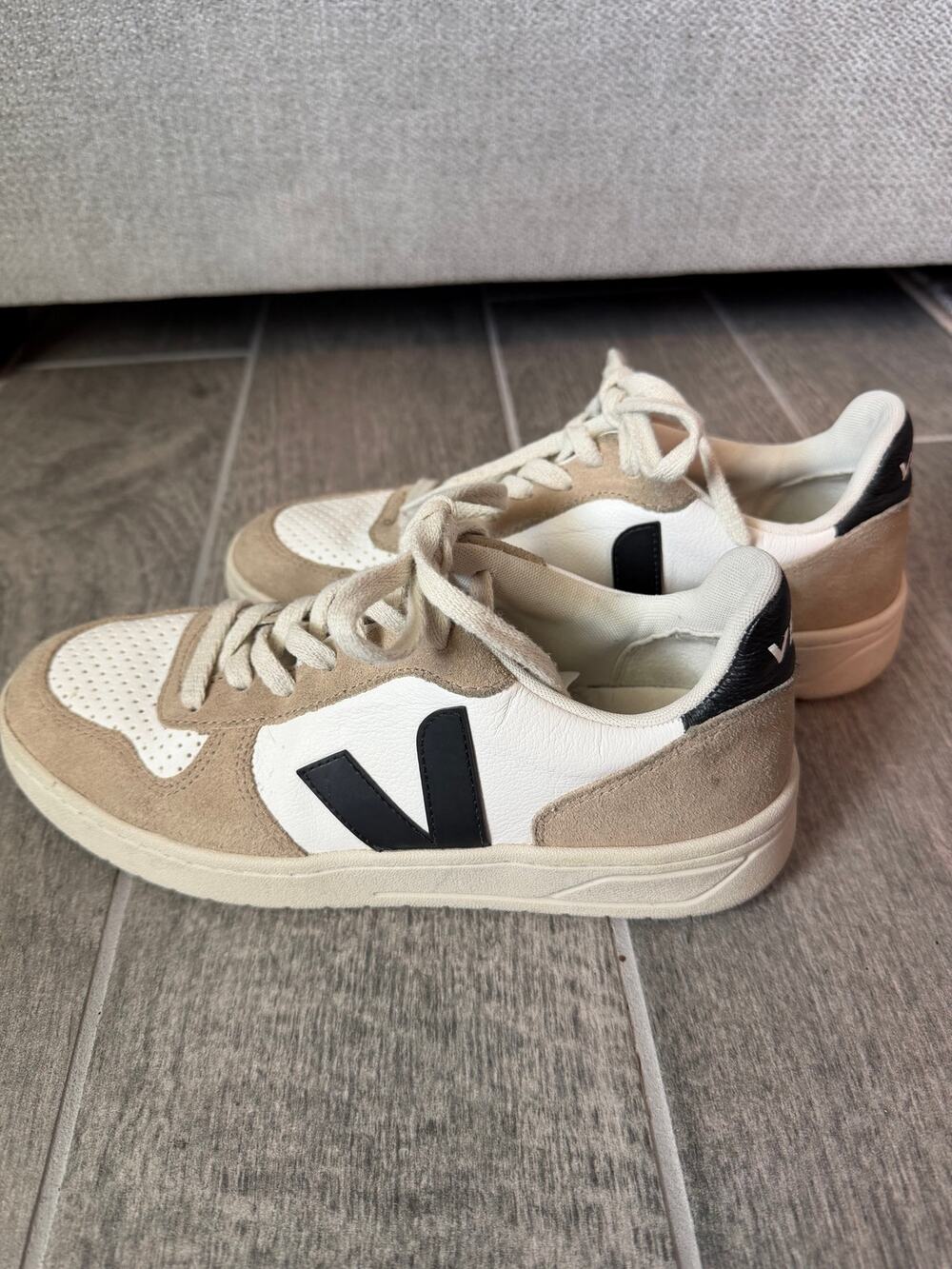 Veja V-10 Extra White Black Sahara Sneakers EUC - Womens Size 8/39